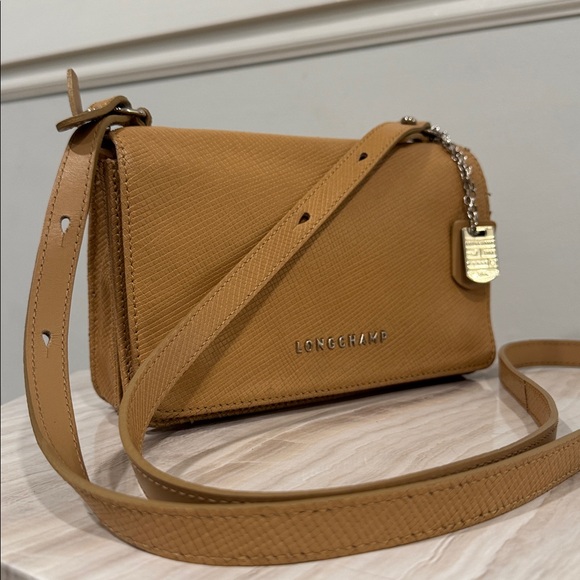 Longchamp Handbags - Longchamp Bag Tan Pressed Leather Wallet Crossbody Bag